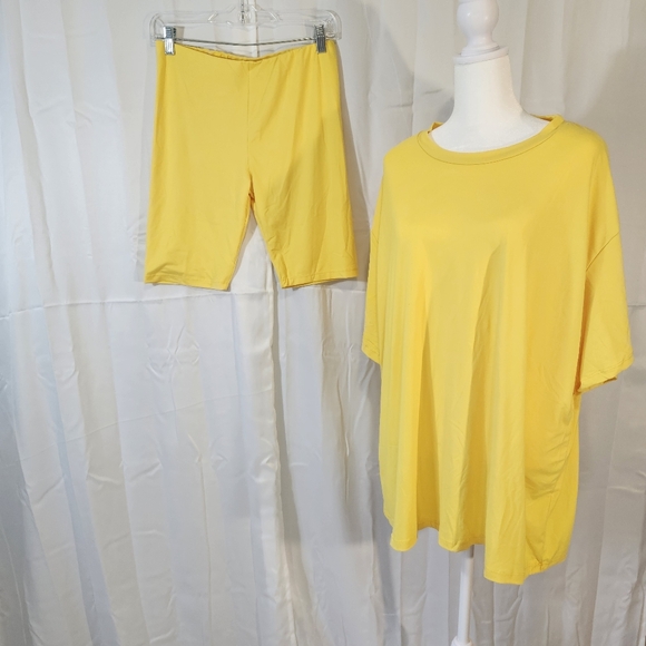 Capella Loose Fit Top & Biker Shorts Set - Picture 2 of 12